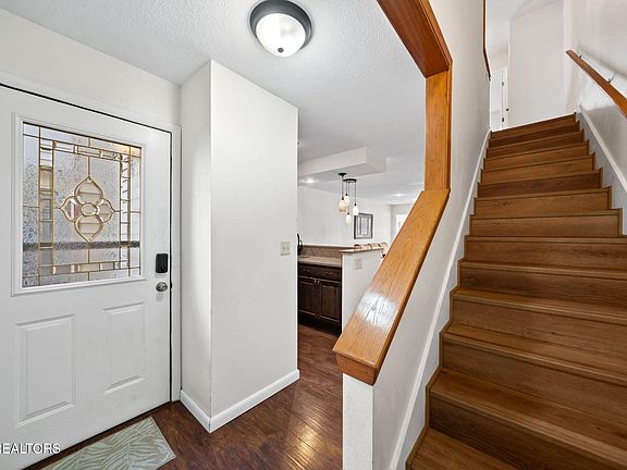 4th image of 112 Lakeshore Cir Unit 111