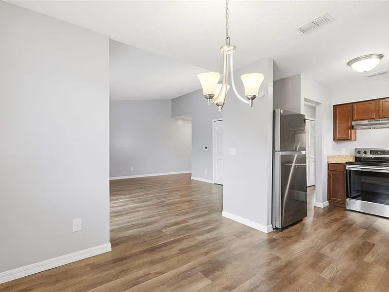 10 N Fairfax Ave #10 — Photo 29