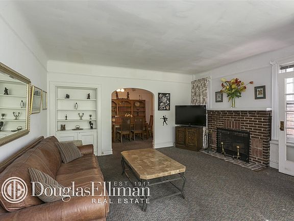 2nd image of 6845 Clyde St
