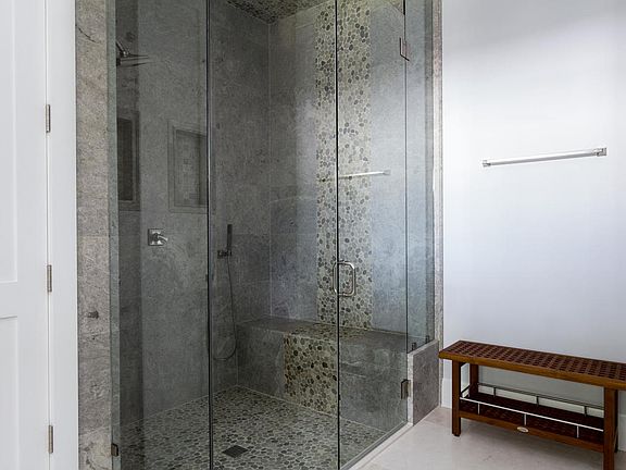 OWNERS BATH SHOWER