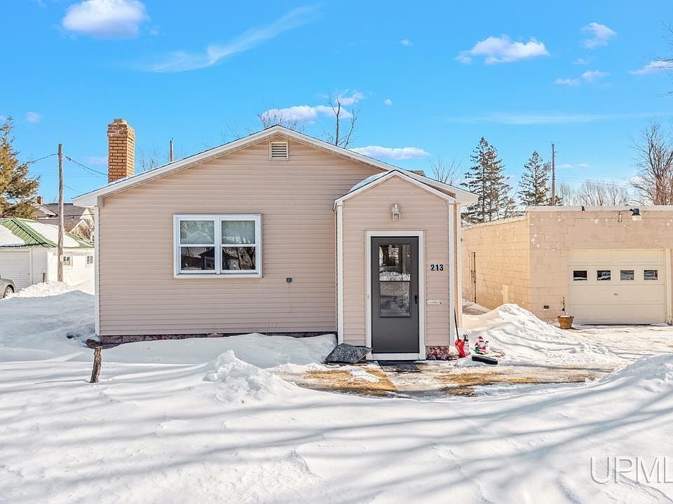 1st image of 213 Roseland St