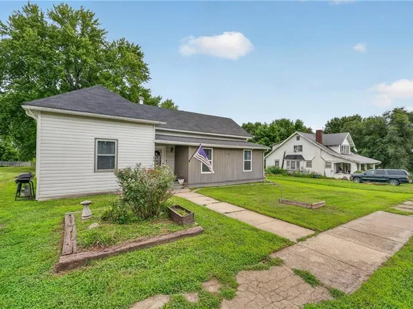 212 W 3rd St, Rayville, MO 64084