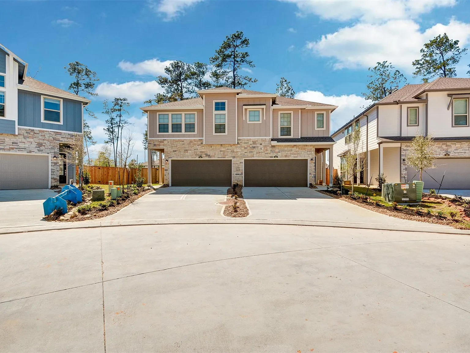 3 bed, 2.5 bath, 1910 sqft, $2,300 — Photo 2