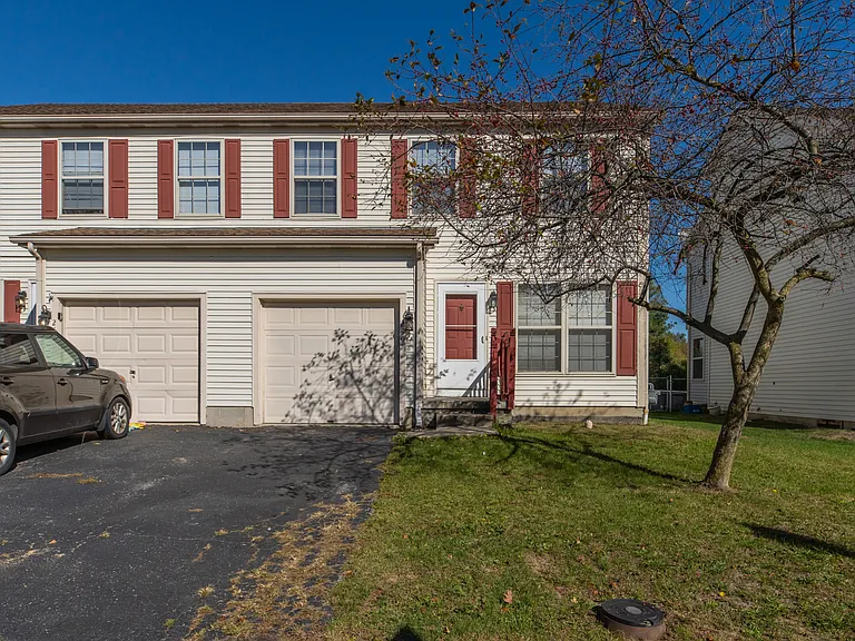240 Richards Dr — Photo 3