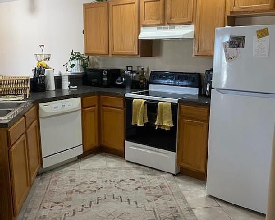 3rd image of 305 Provincial Dr #305