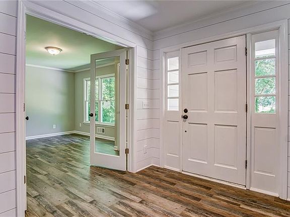4th image of 706 Woodhaven Dr