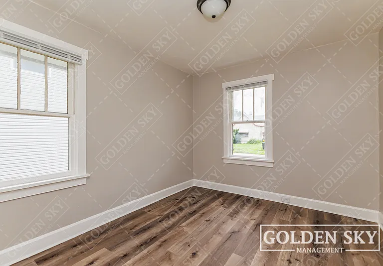 2307 S Jefferson St — Photo 6