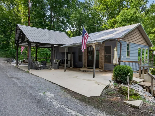 1025 Lakeside Dr, Smithville, TN 37166