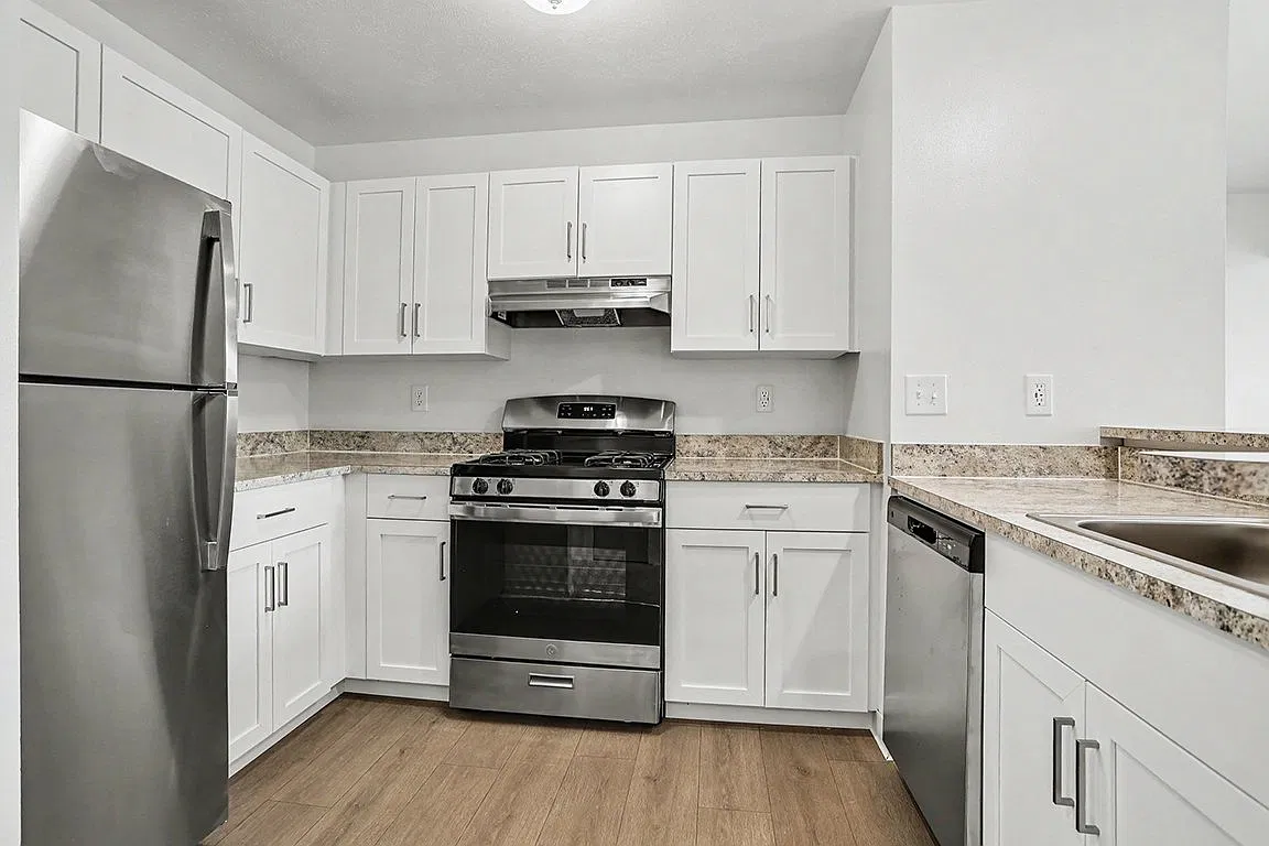 Canal Club Apartments — Photo 4