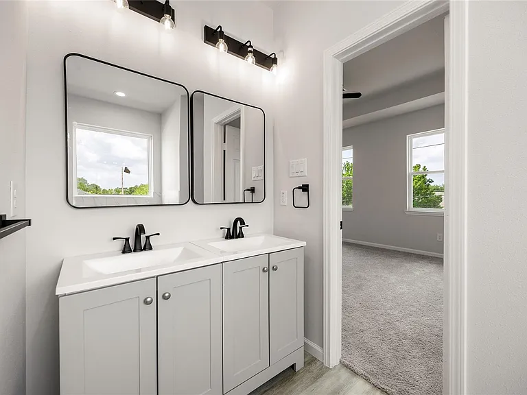 8 Donna Ct #B — Photo 16