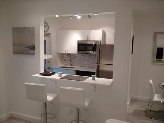 5th image of 835 Meridian Ave APT 6