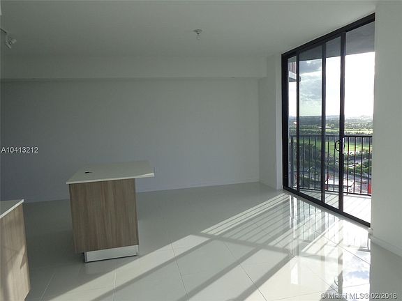5th image of 5300 Paseo Dr #1114