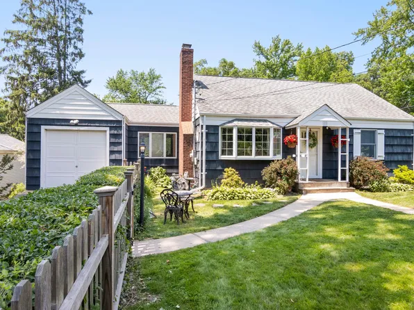 11 Linda Place, Huntington, NY 11743