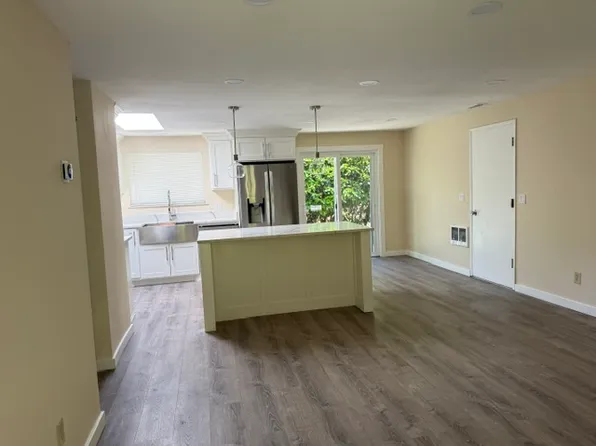 3939 SW Plum St, Portland, OR 97219