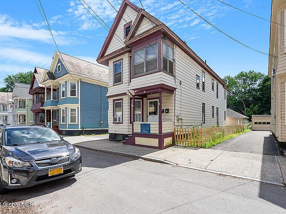 3rd image of 17 Ingersoll Ave