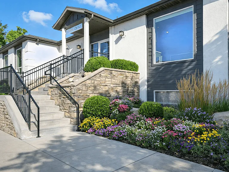 Crossroads Apartments — Photo 1