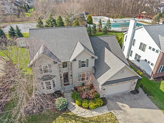 3rd image of 38521 Berkshire Ave