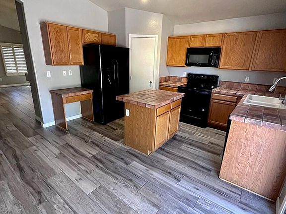 5th image of 905 E Potter Dr