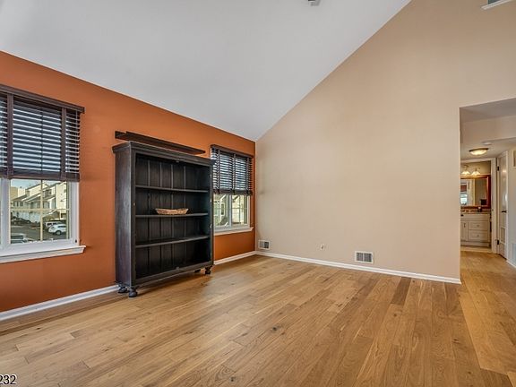 5th image of 32 Morgan Court
