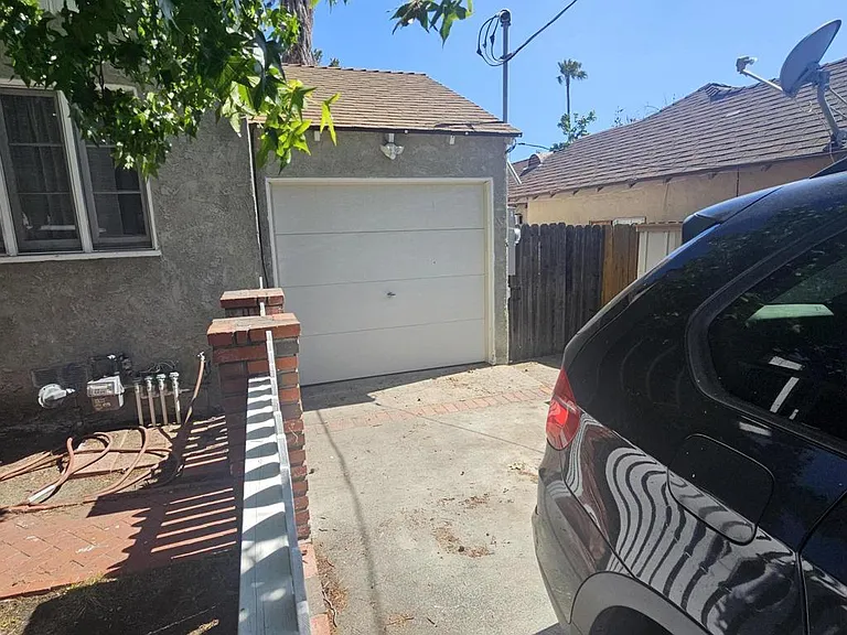 10003 Tujunga Canyon Blvd — Photo 2