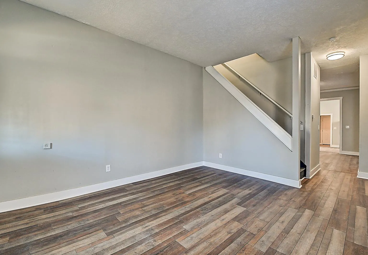 3 bed, 1124 sqft, $1,300 — Photo 3