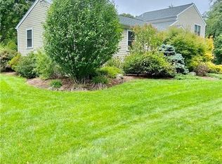 5 Brick Pond Dr, Barrington, RI 02806