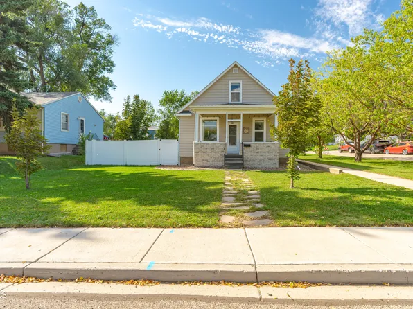 411 2nd Ave NE, Mandan, ND 58554