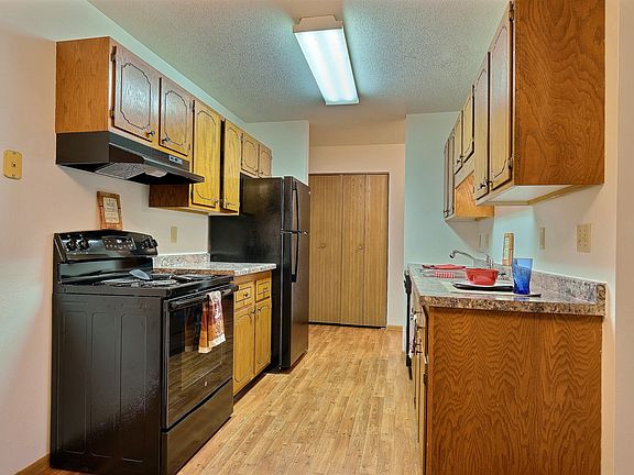 Fargo, ND Westcourt Apartments | Kitchen