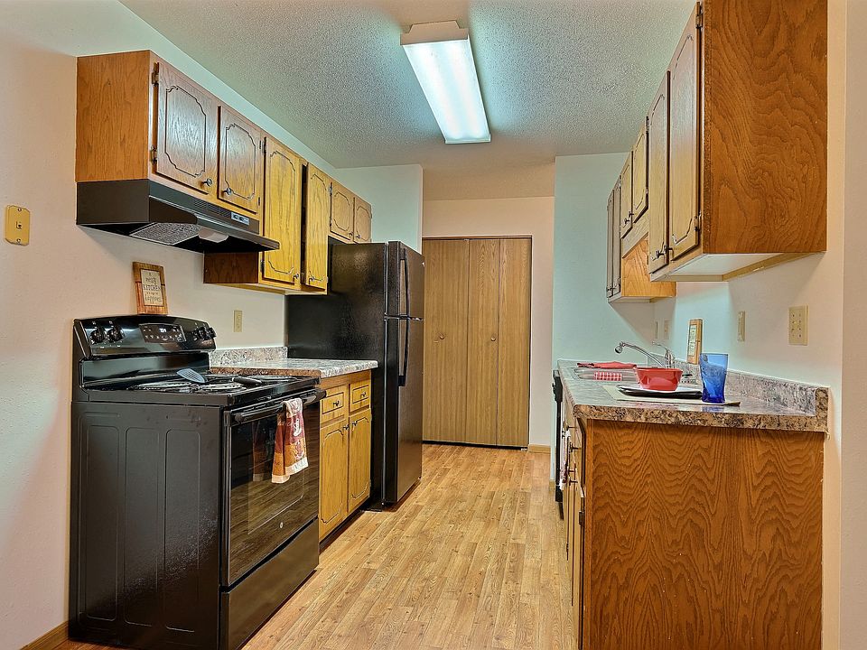 Fargo, ND Westcourt Apartments | Kitchen