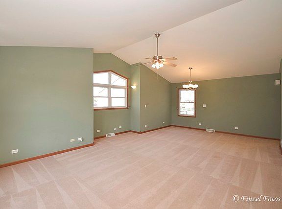 3rd image of 1720 Ginny Ln
