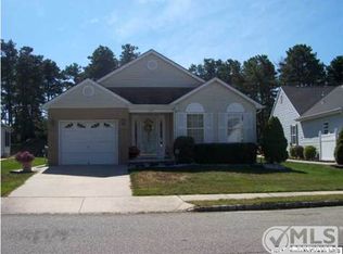 124 Canterbury Ln, Toms River, NJ 08757