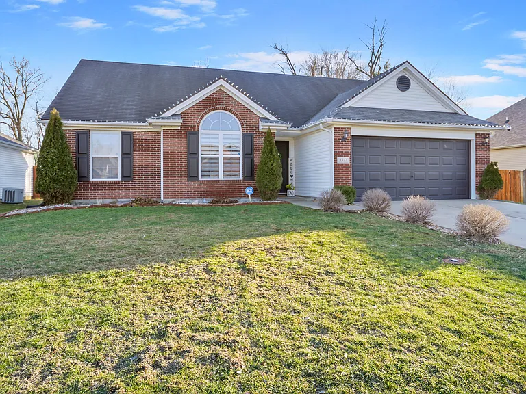 4615 Boardwalk Dr — Photo 6