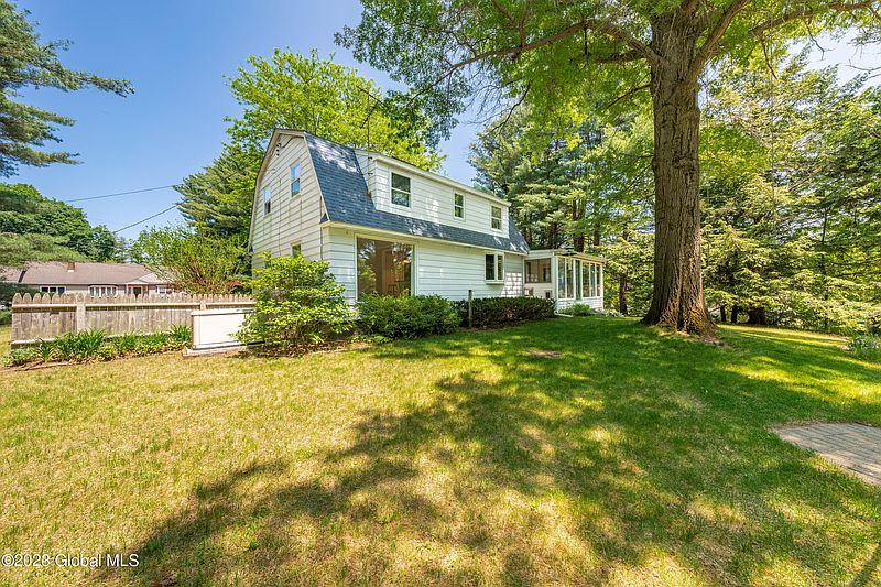 3rd image of 2314 Algonquin Road