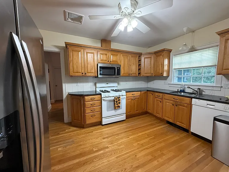 111 Highland Ave — Photo 18