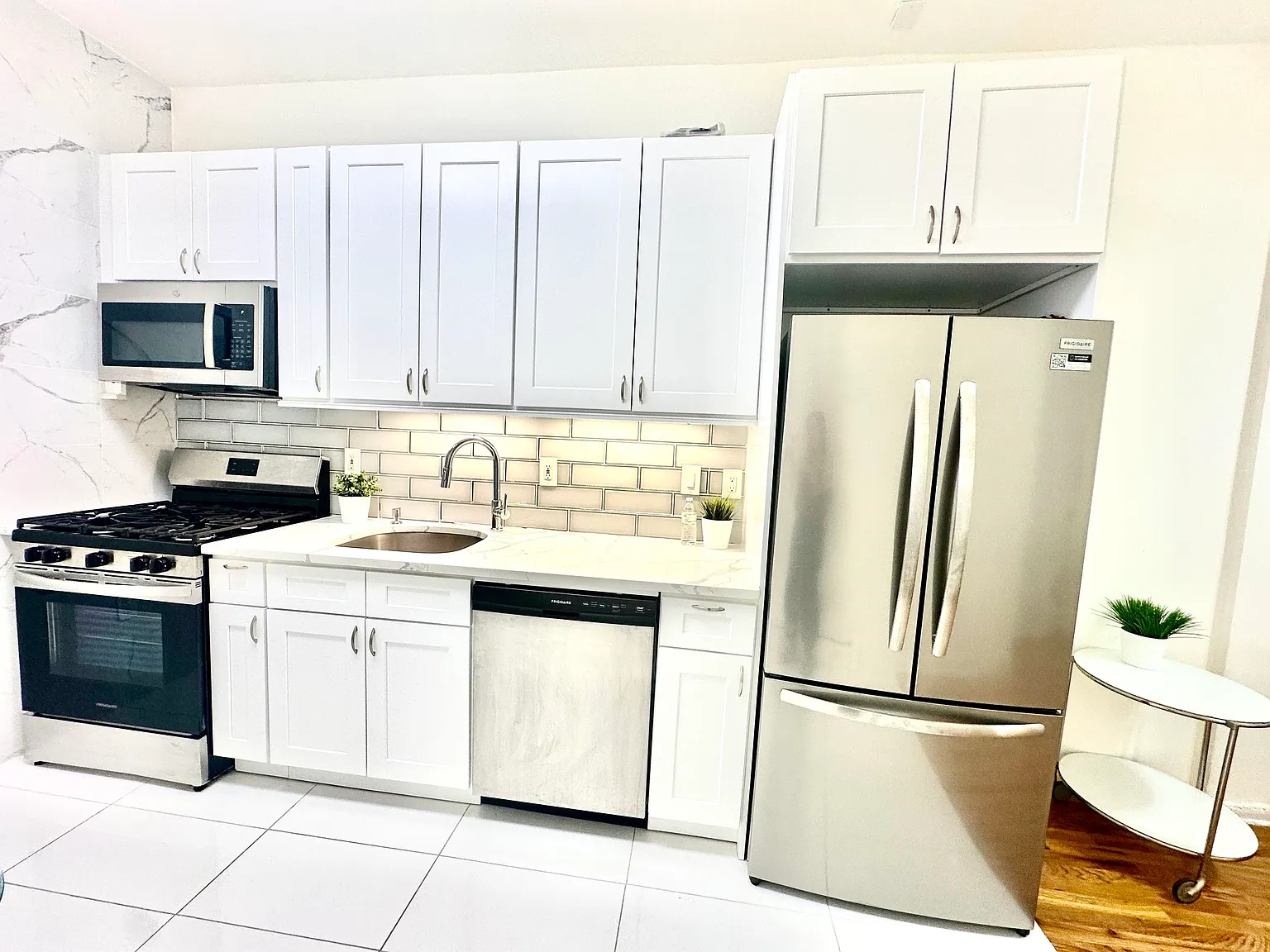 2 bed, 1.0 bath, $2,500 — Photo 4