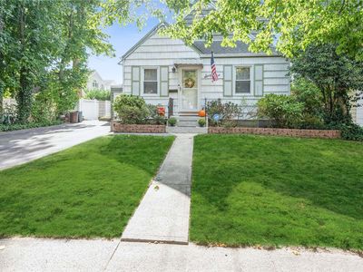 69 Washington Street, Merrick, NY, 11566