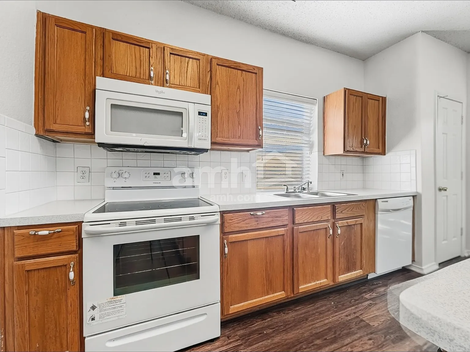 5 bed, 2.5 bath, 2020 sqft, $2,265 — Photo 4