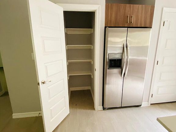 4th image of 1909 Jackson St APT 4