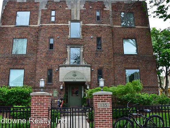 3rd image of 835 W Wayne St APT 103