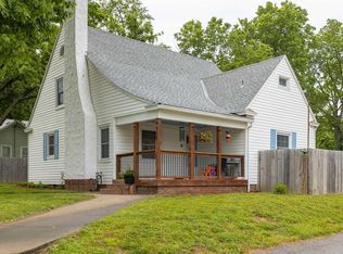 906 6th St, Wamego, KS 66547