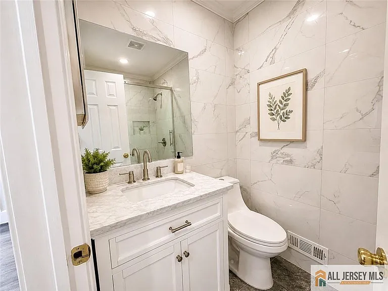 102 Goodwin Dr — Photo 12