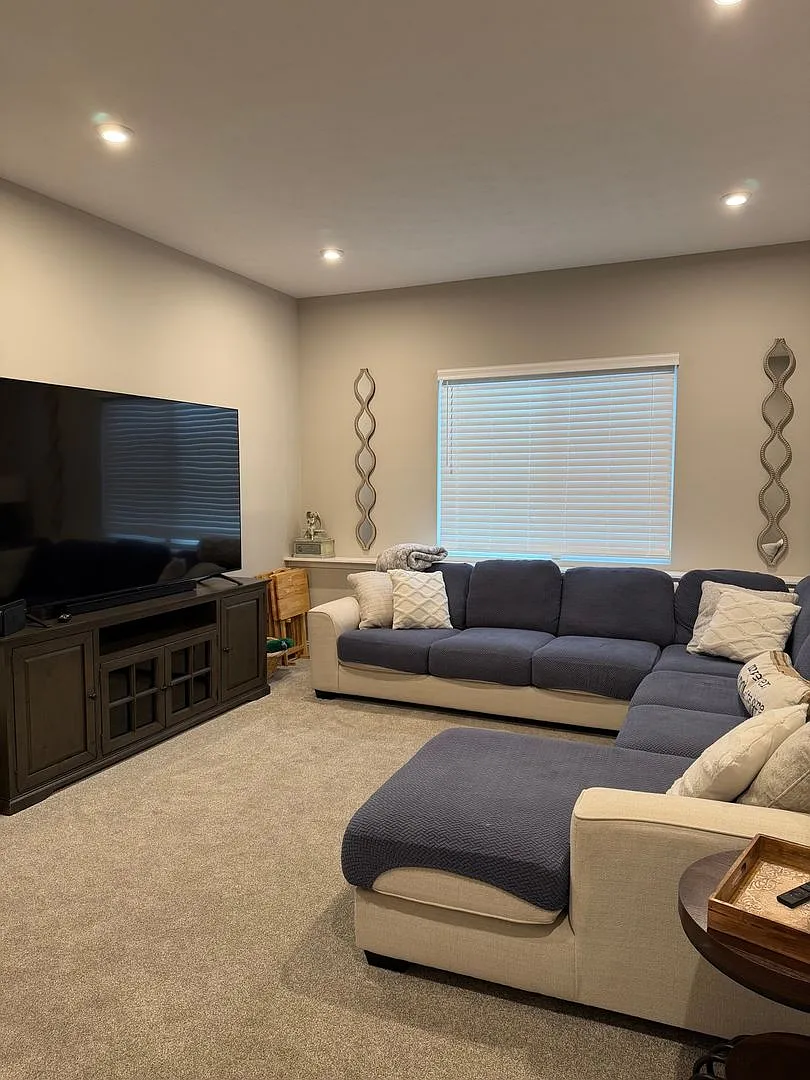 Spacious 4BR House in Shelbyville — Photo 3