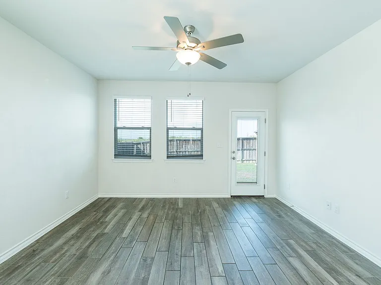 838 Pepperbark Loop — Photo 8