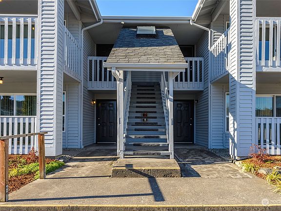 2nd image of 210 Washington Avenue S