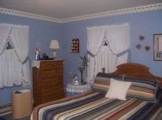1001 Woodland Dr, Pottsville, PA 17901