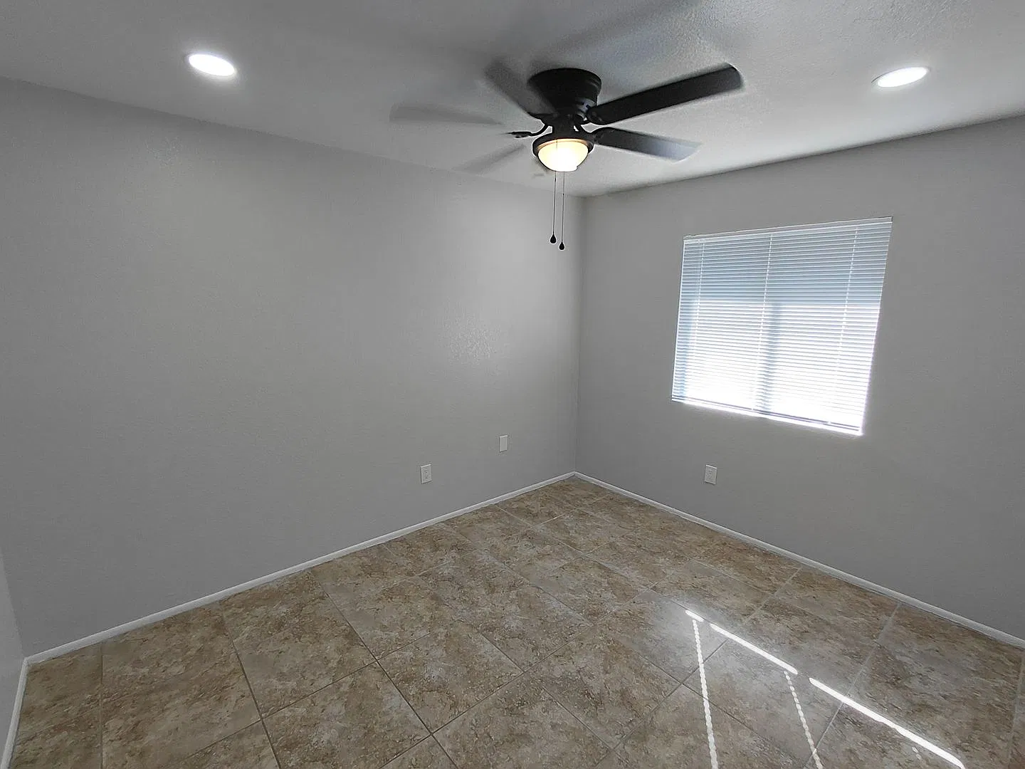 644 W. Commercial Ave. — Photo 4