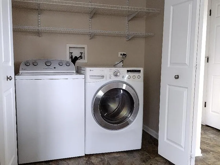 2159 Henning Pl — Photo 6