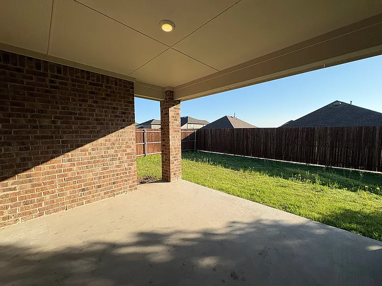 610 Union Dr — Photo 35