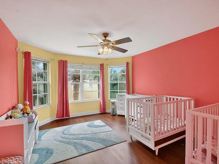 10247 Isle Wynd Ct — Photo 63