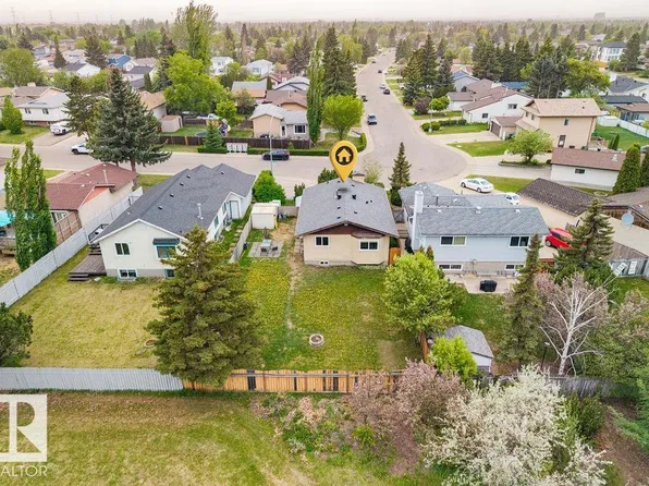 1139 35th St NW, Edmonton, AB T6L 2L3